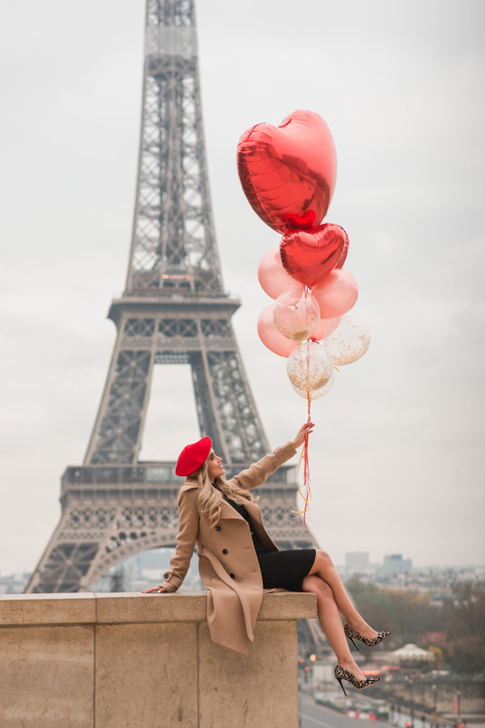Paris photoshoot with balloons 18