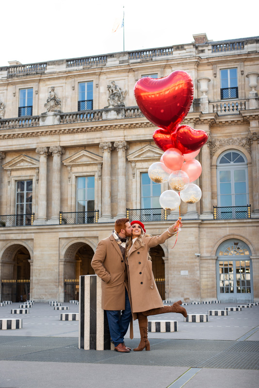 Paris photoshoot with balloons 21