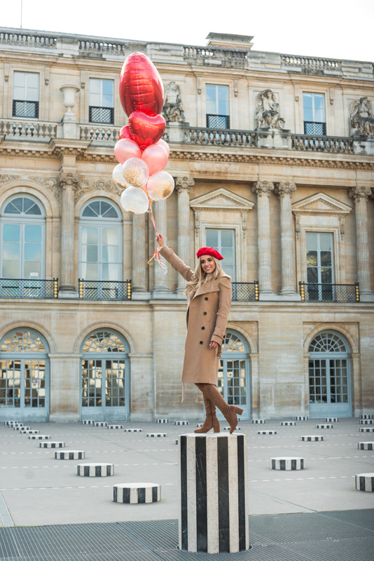Paris photoshoot with balloons 22
