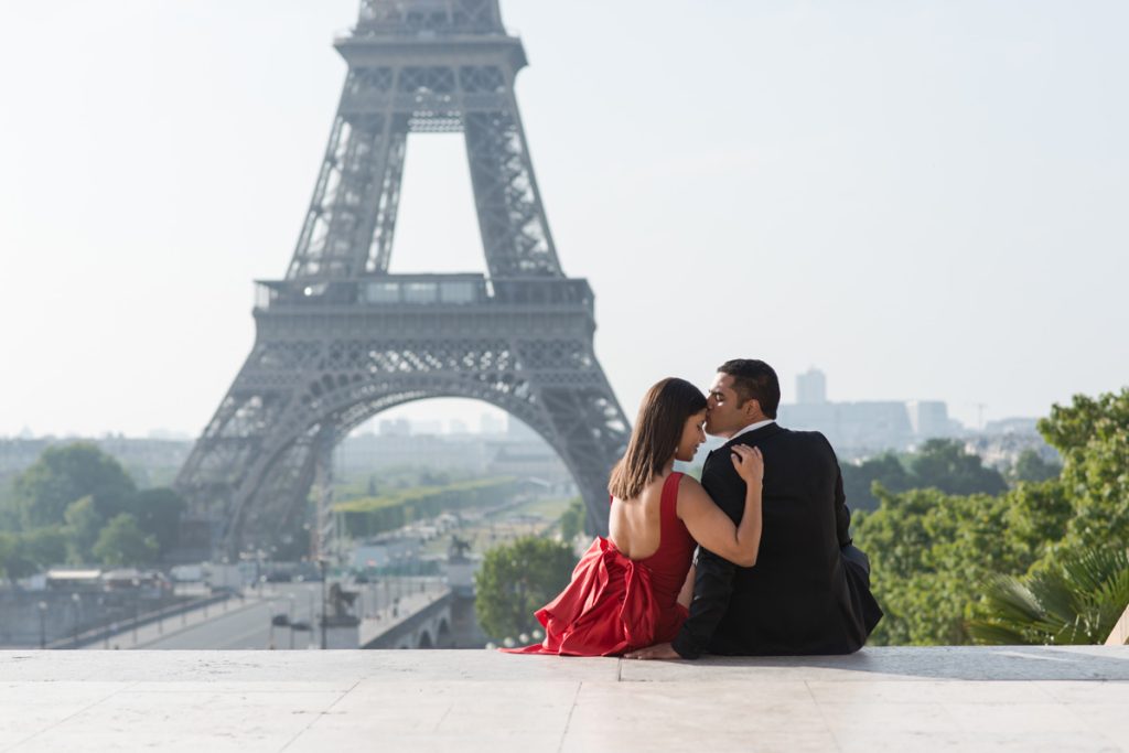 Romantic photographer in paris 3